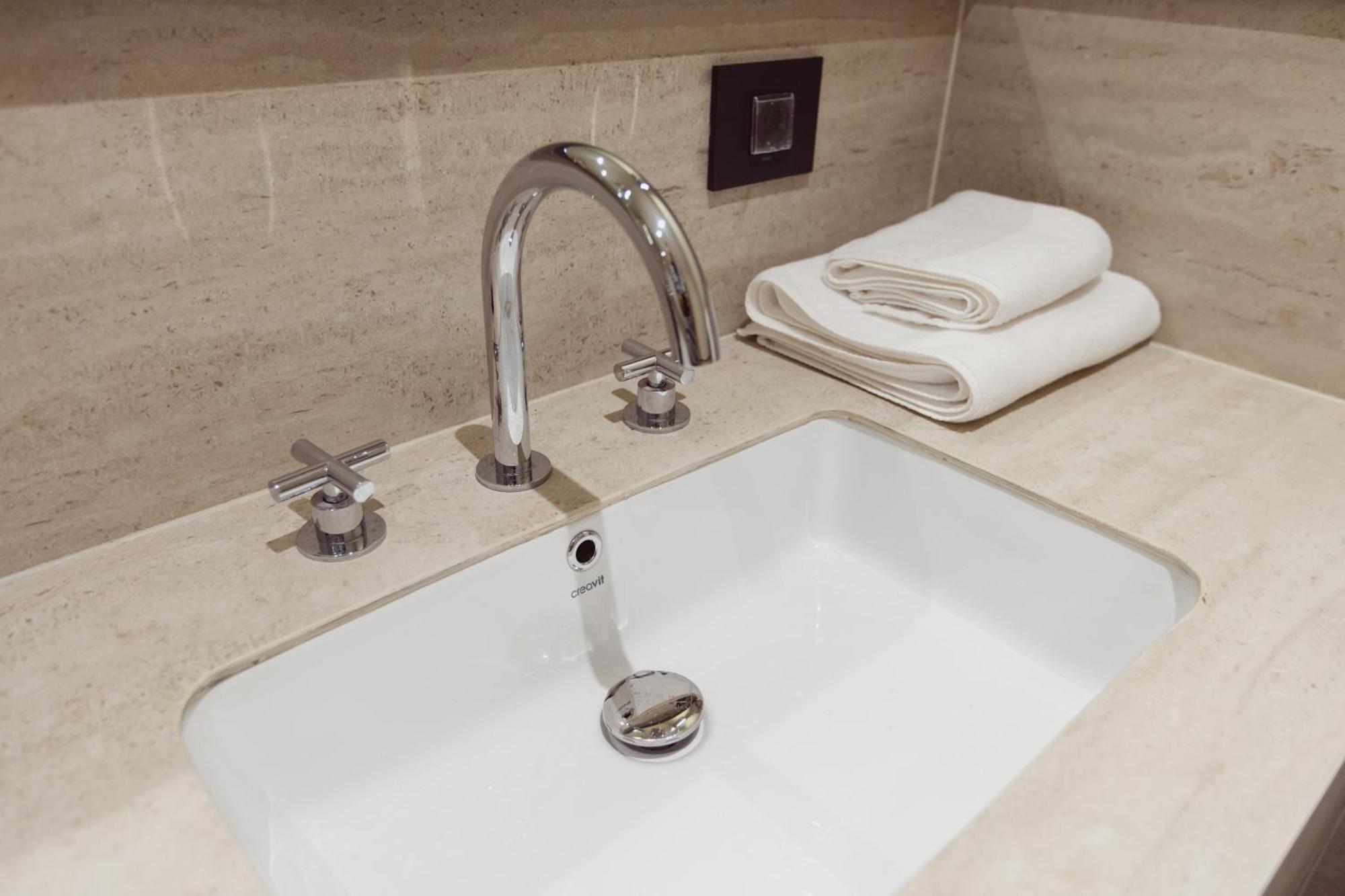 Aparthotel Craiova Ngoại thất bức ảnh